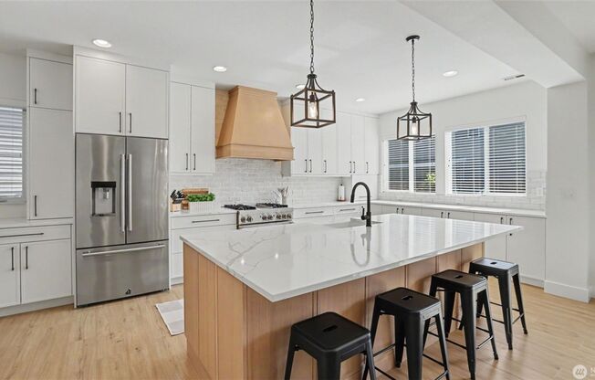 Luxury Updated Home in The Reserve | 5 Beds + Bonus Room