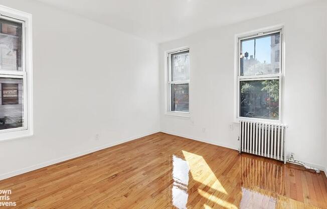 359 W 45 ST