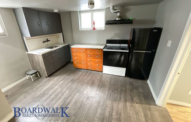 2 beds, 1 bath, 1,400 sqft, $1,600, Unit 1748 S Main St- #2