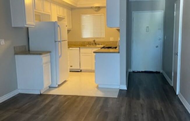 2 beds, 2 baths, $2,895, Unit 203