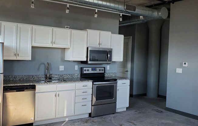 2 beds, 2 baths, 948 sqft, $1,367, Unit 502W