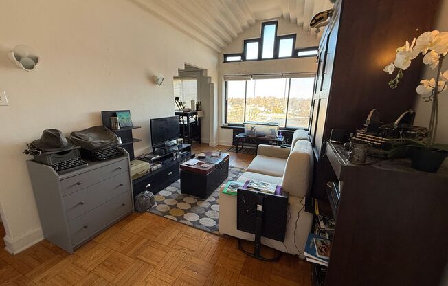 1 bed, 1 bath, $1,195, Unit 601