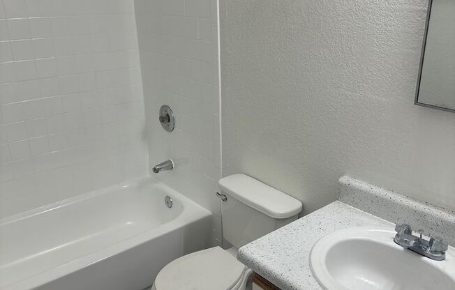 2 beds, 1 bath, 800 sqft, $1,100, Unit CASA-104