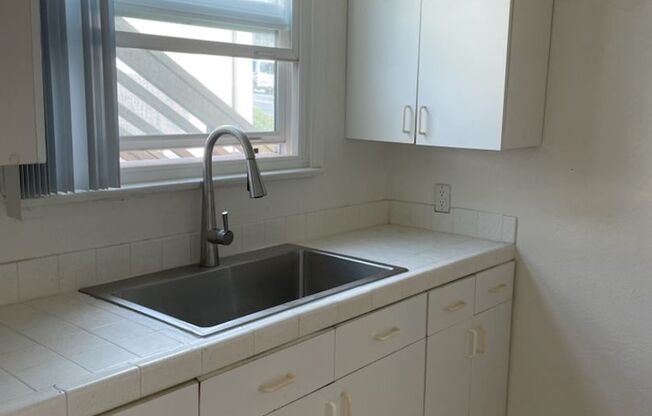 2218 CHATSWORTH BLVD