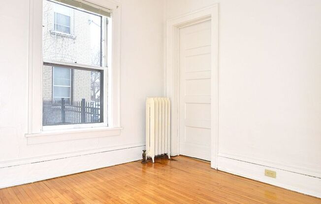 1 bed, 1 bath, 410 sqft, $925, Unit 14 - 05