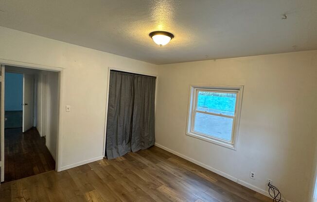 3 beds, 1 bath, $1,300