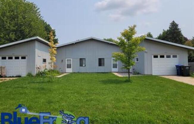1593/1595 Acorn Court - 1595