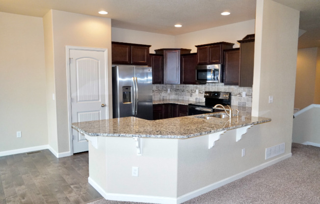 5609 SHAMROCK HTS