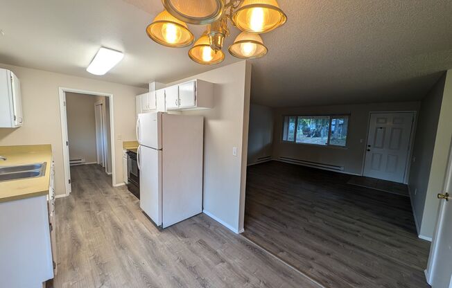 2 beds, 1 bath, 1,200 sqft, $1,800