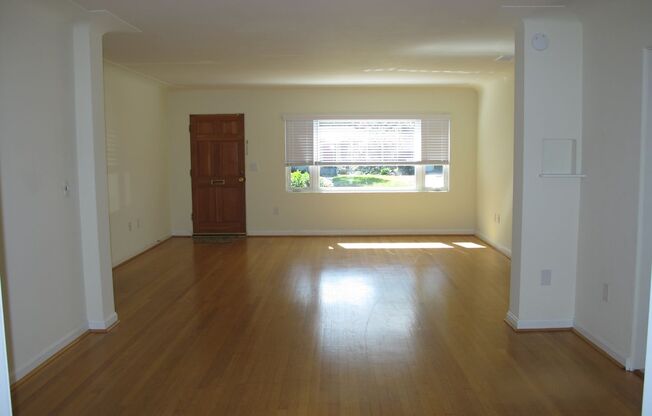Charming home 1 minute to downtown, College Park area