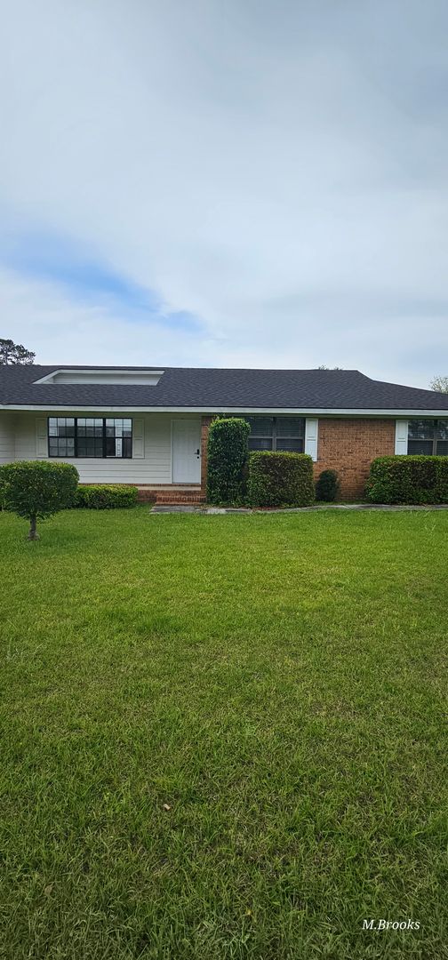 Lowndes County three bedroom home