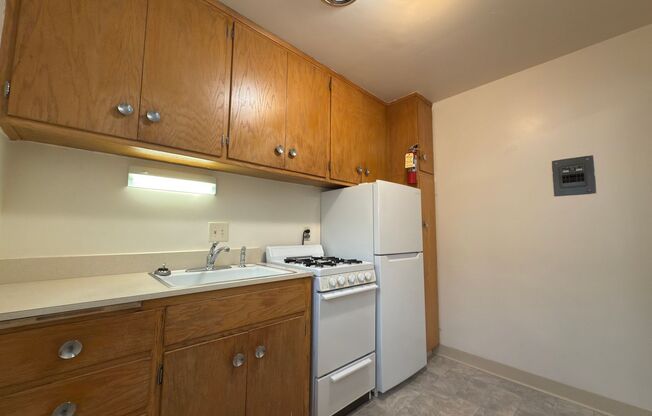 1 bed, 1 bath, 500 sqft, $1,049, Unit Unit 9