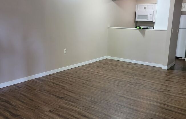 3 beds, 1 bath, 1,050 sqft, $1,125, Unit 350 D02