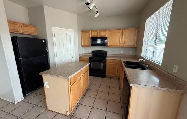 Beautiful Home for Rent in Avondale! **NEW CARPET**