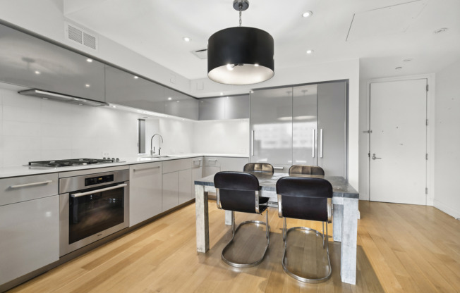 123 3 AVE