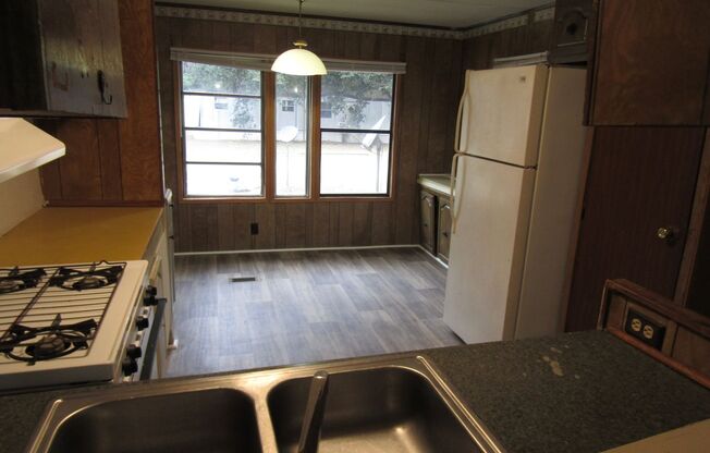 2 beds, 1 bath, $750, Unit Lot 47