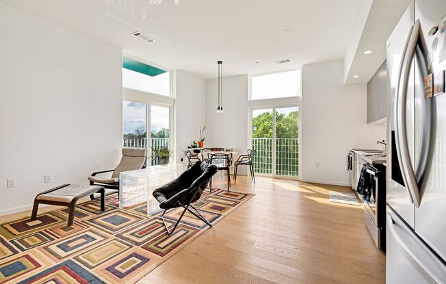 2 beds, 1 bath, $2,000, Unit # 59