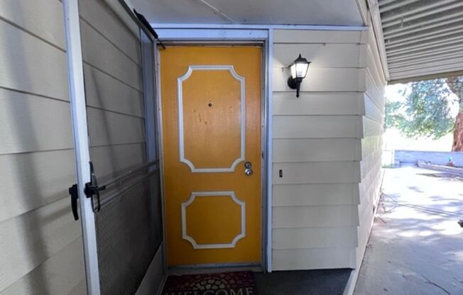 2BR Cozy Cottage FURNISHED on the Golf Course