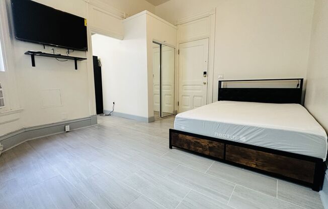 Studio, 1 bath, $1,350, Unit 35
