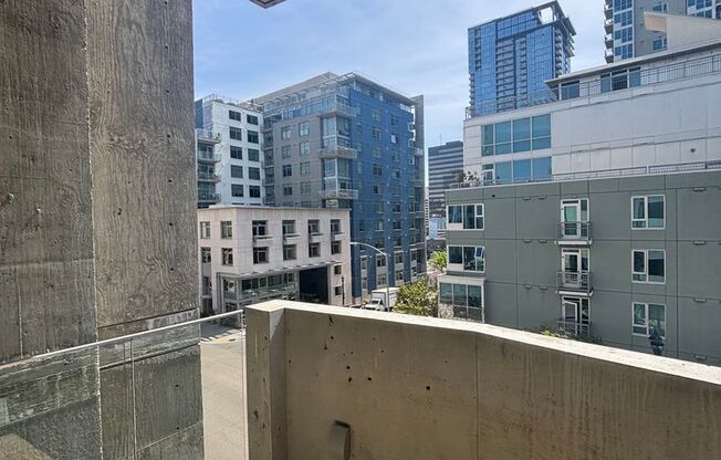 Studio, 1 bath, 382 sqft, $1,950, Unit 405