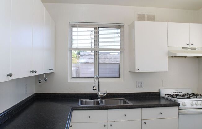 2 beds, 1 bath, $2,750