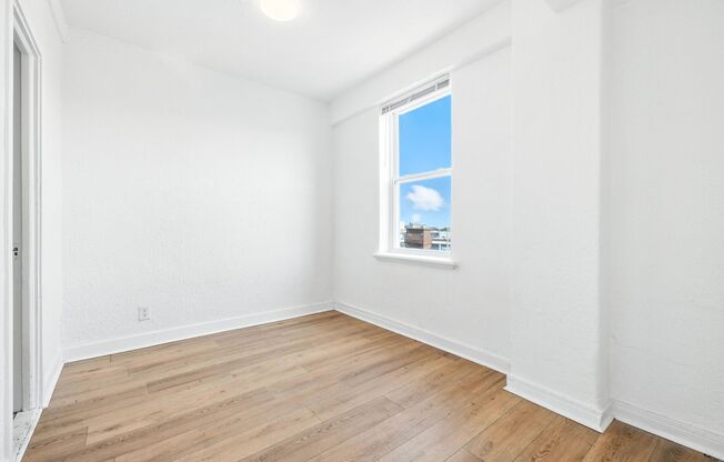 1 bed, 1 bath, 440 sqft, $850, Unit 608