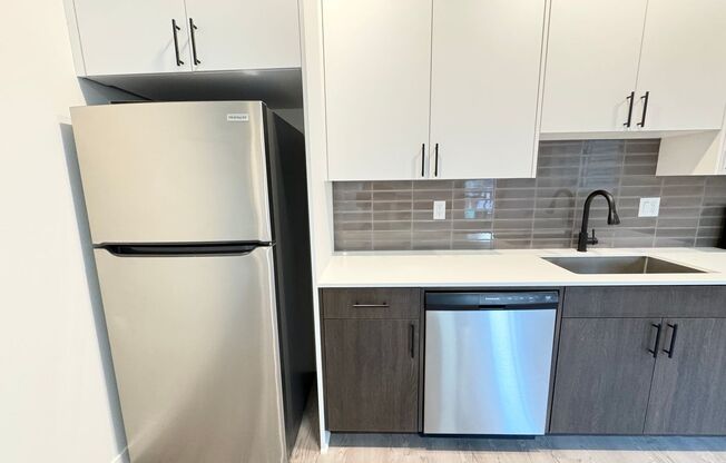 1 bed, 1 bath, 420 sqft, $1,550, Unit 11