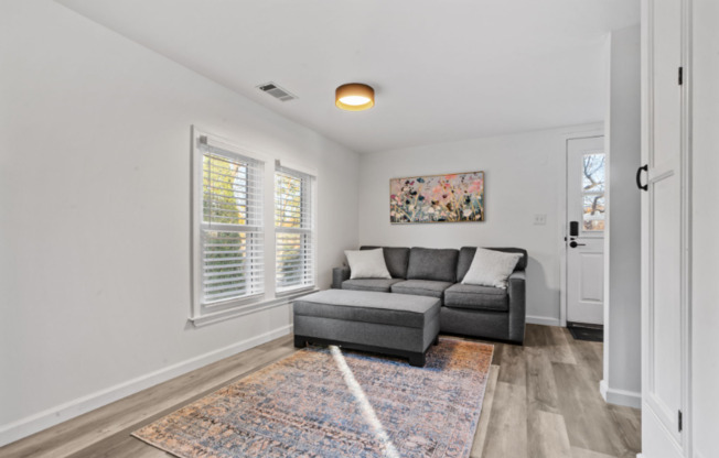 3137 33 AVE S