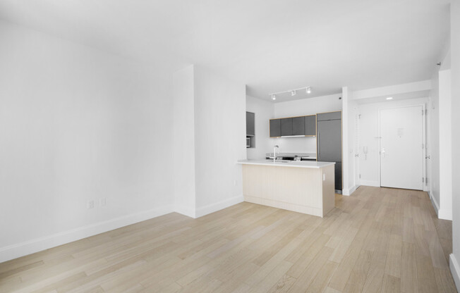 1 bed, 1 bath, $4,475, Unit 22R