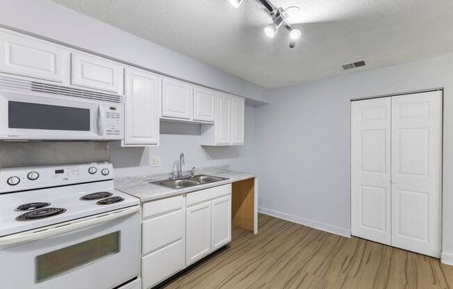 Studio, 1 bath, 462 sqft, $695, Unit 3520-F