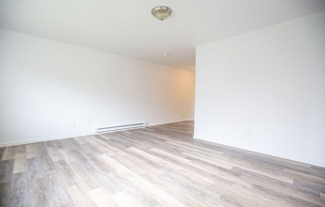 St Johns Duplex 2 Bedroom 1 Bath Ready for Move In !