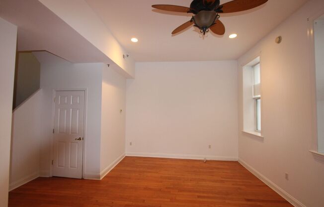 2 beds, 2 baths, 995 sqft, $1,800, Unit 201