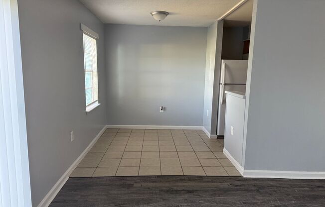 1 bed, 1 bath, 613 sqft, $850, Unit F4