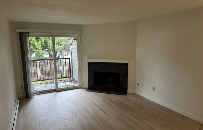 2 beds, 1 bath, $1,525, Unit # 3