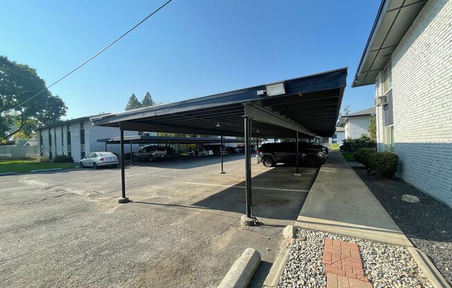 2 beds, 1 bath, 760 sqft, $1,100, Unit 31