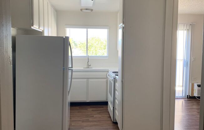 1 bed, 1 bath, 640 sqft, $1,725, Unit 32