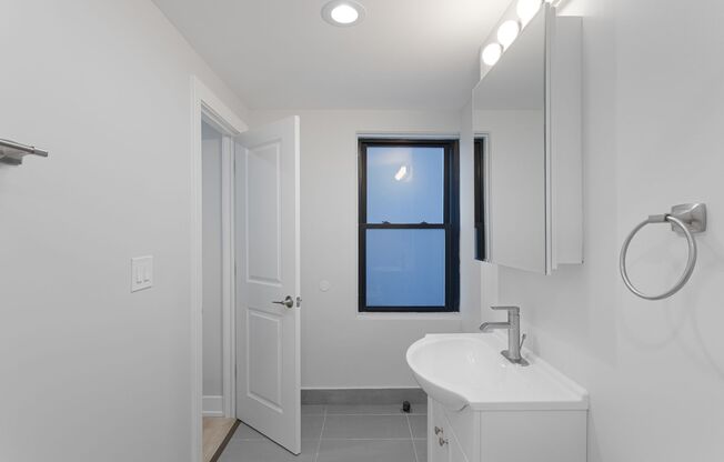 Studio, 1 bath, 250 sqft, $1,350, Unit 3B