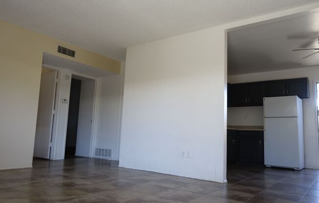 2 beds, 1 bath, $1,050, Unit DE2505-D1