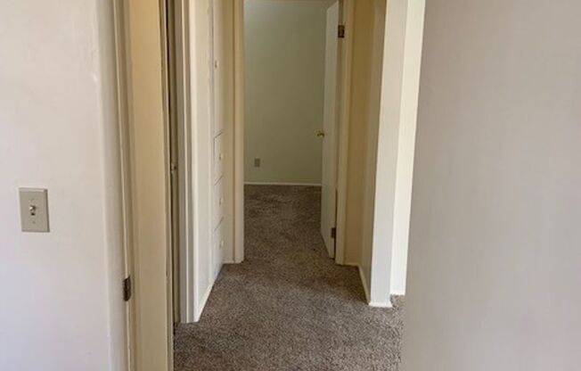 2 beds, 1 bath, 950 sqft, $1,750, Unit 5445