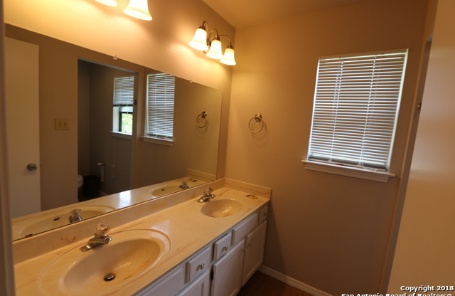 3 beds, 2.5 baths, $1,765