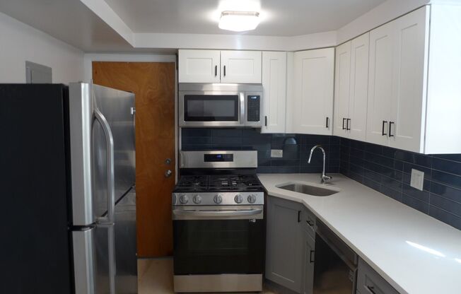 2 beds, 1 bath, $1,695, Unit 7770 - Unit #2