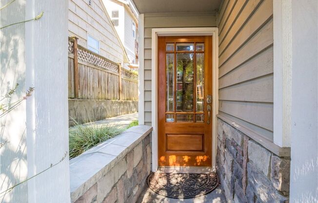 3 bd 3 bath townhouse close to SPU