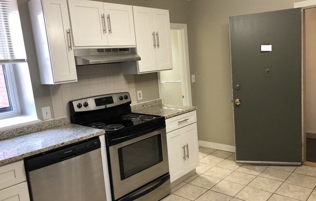 Studio, 1 bath, 400 sqft, $2,400, Unit 53