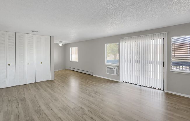 2 beds, 1 bath, 860 sqft, $1,199, Unit 10-12