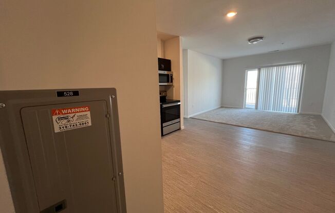 2 beds, 1 bath, 936 sqft, $1,280, Unit 528