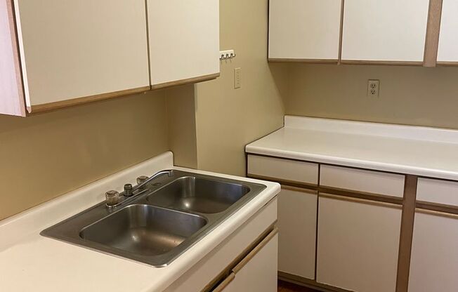 1 bed, 1 bath, 600 sqft, $999, Unit 205