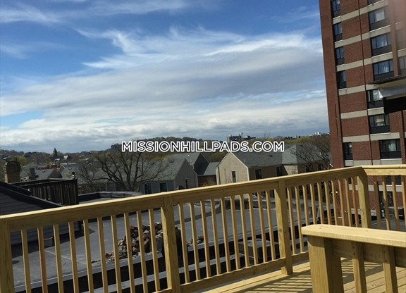 4 beds, 2 baths, $5,500, Unit 3