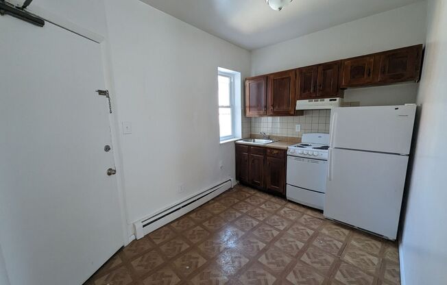 Studio, 1 bath, 700 sqft, $600