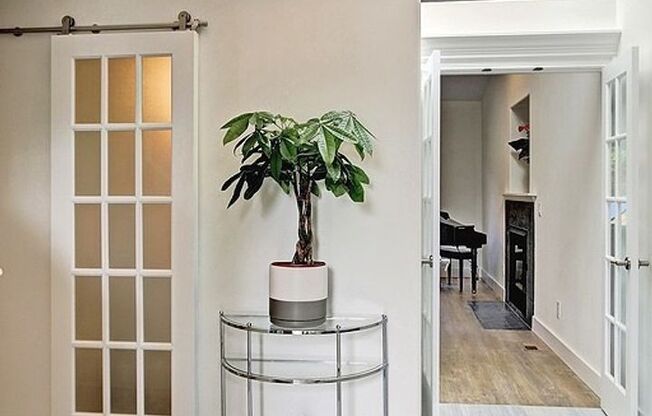 Beautifully remodeled 4bd, 3ba home in EVERETT!!