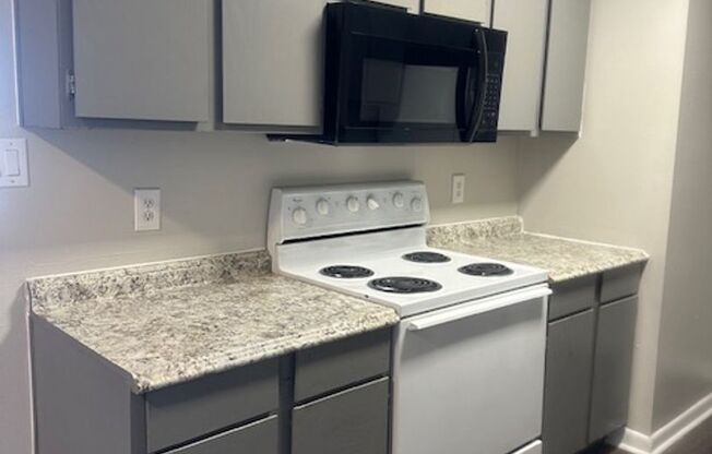 1 bed, 1 bath, 712 sqft, $629, Unit 235